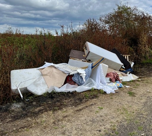 Image of rubbish pile.