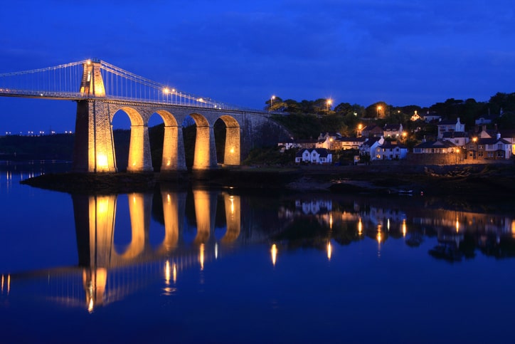 Image of Bridge in the night.